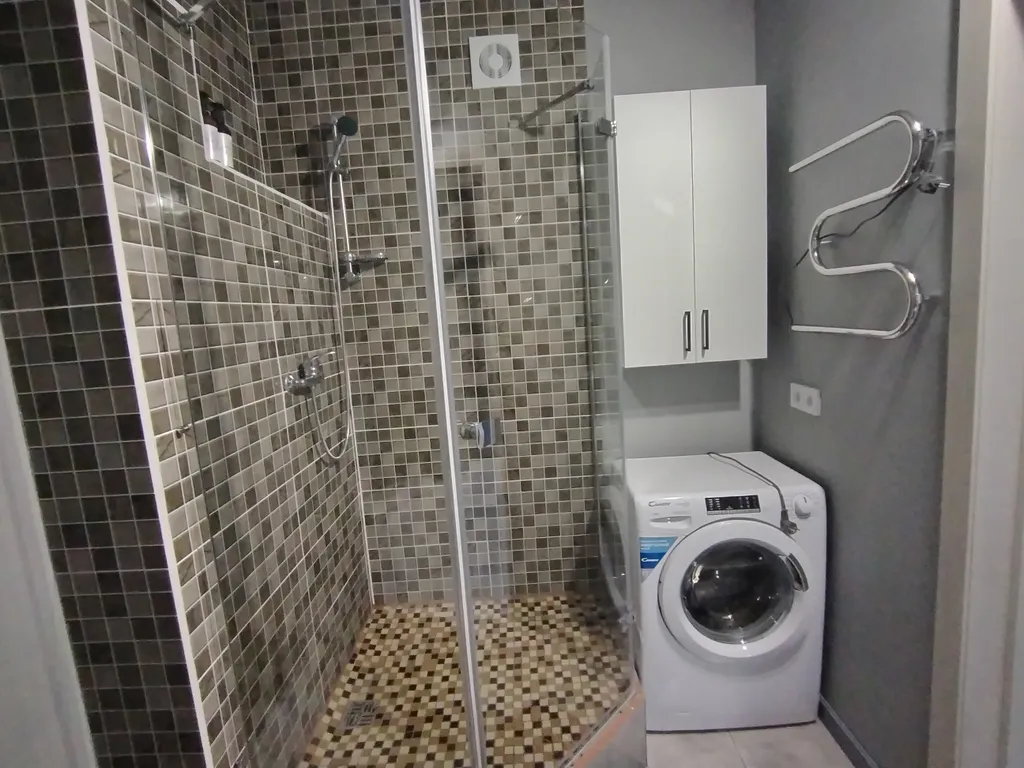 Квартира-студия с видом на город среди гор