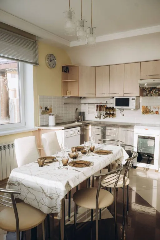 2-х этажный дoм на бepeгу oзeра Большoй Кpемeнкуль