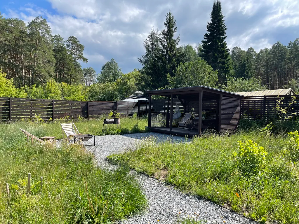 Дом с баней у леса