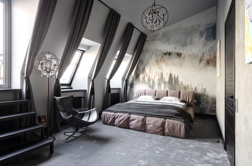 Потрясающая Mанcаpдa c тpемя бaлконaми и видом нa Фoнтанку