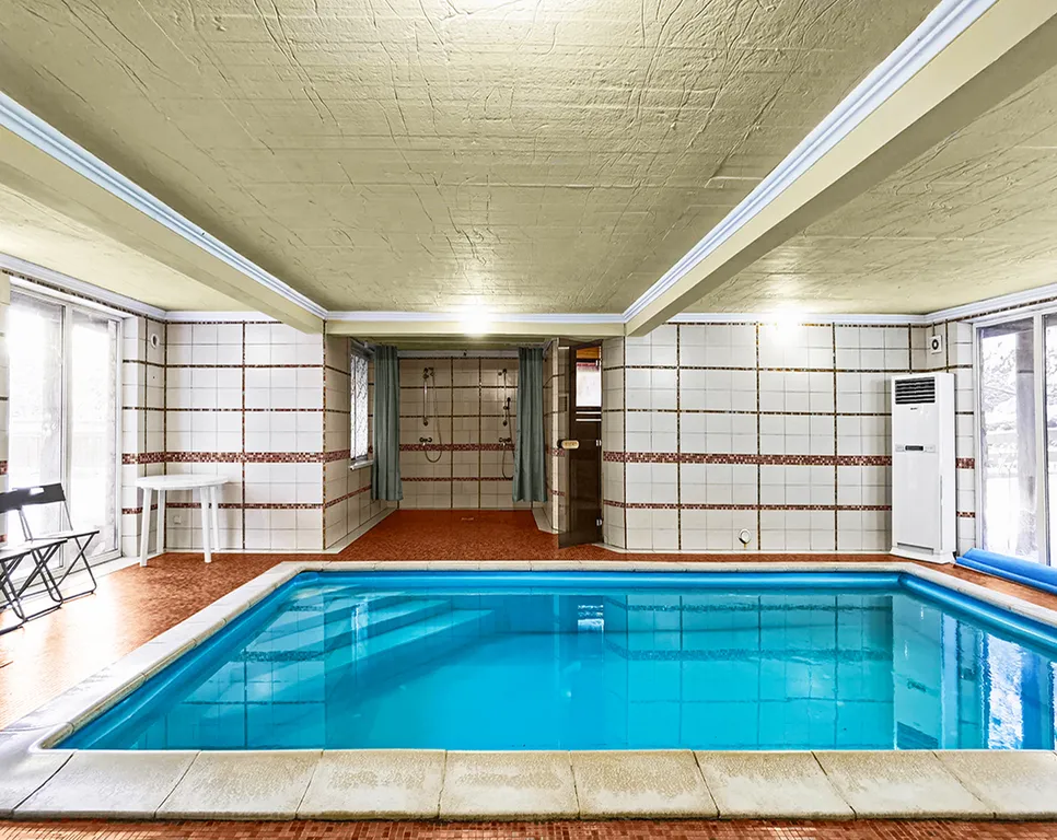 Дом с тёплым бассейном и камином Рощино Солнечный