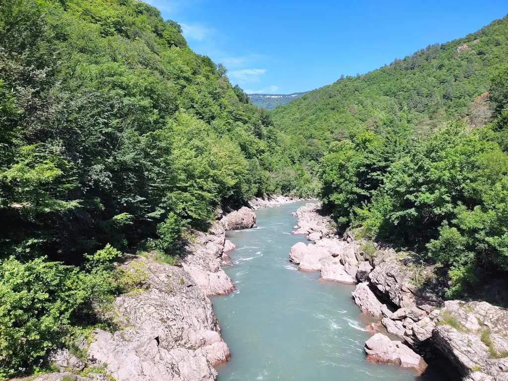 Эко-дом с видом на лес и горы