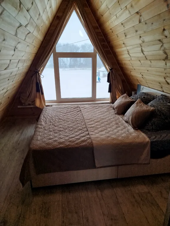 Дом с баней и панорамными окнами на первой линии