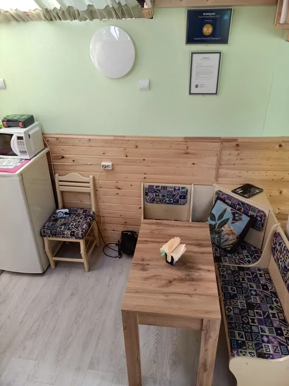 Домик у пруда