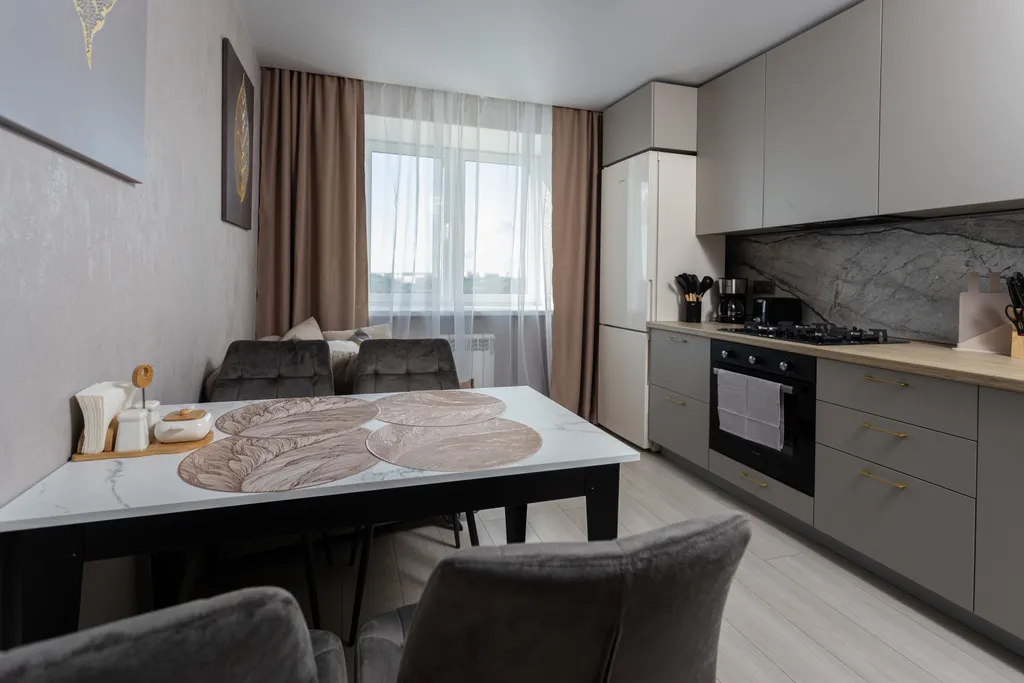 Дизайнерская трёххкомнатная квартира с панорамным видом Смоленска