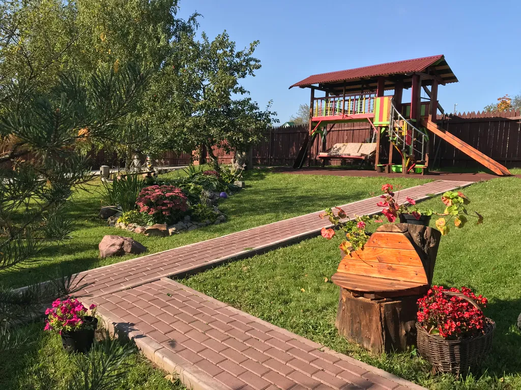 Коттедж Лада в черте города с сауной