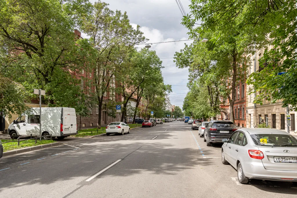 Студия на мансарде с видом в Питерское небо