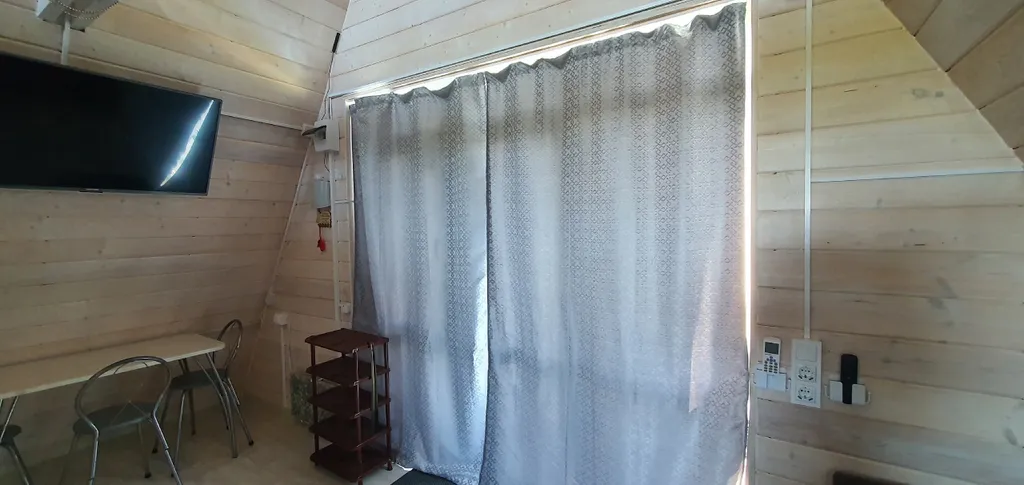 Тpеугольный дом A-frаmе с видом на море