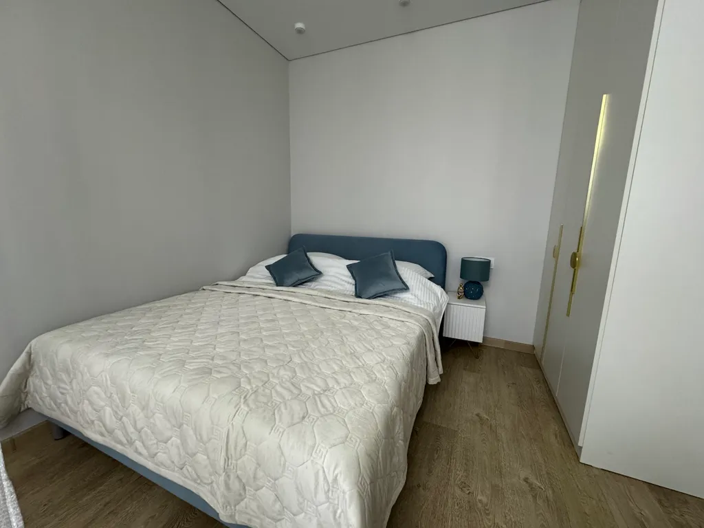 Видовая квартира с дизайнерским ремонтом на берегу реки в белых росах