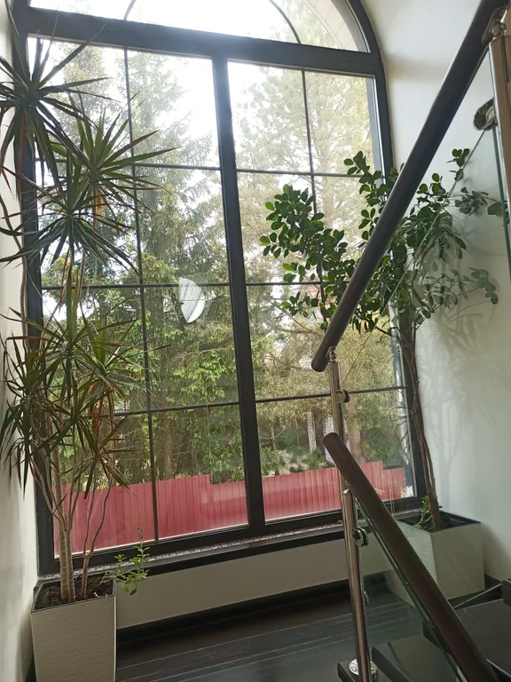 Стильный дом у реки с баней