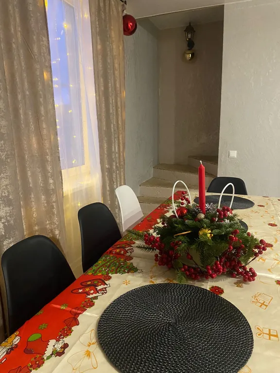 Уютный дом с баней и бассейном в 10 минутах от города