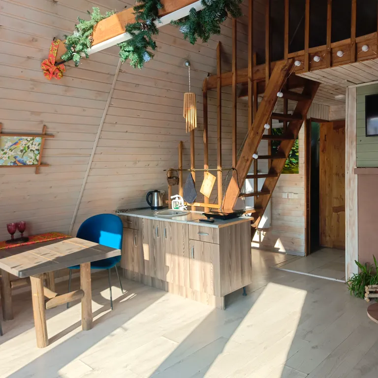 Треугольный дом с баней