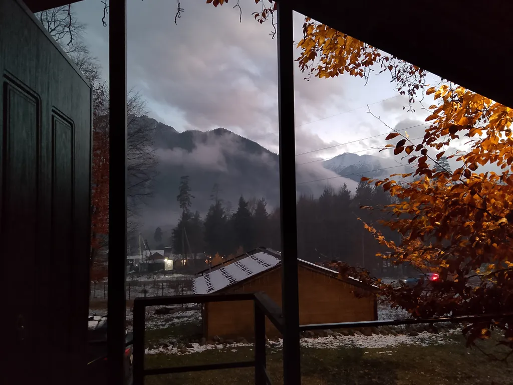 Домик с видом на горы