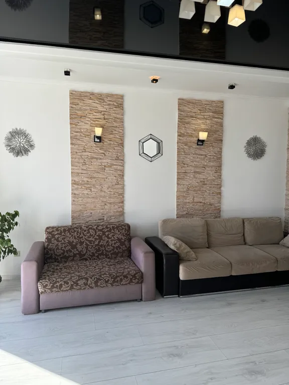 Красивая трёхкомнатная квартира в центре с видом на площадь