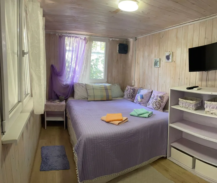 Дача с двориком и с кухней