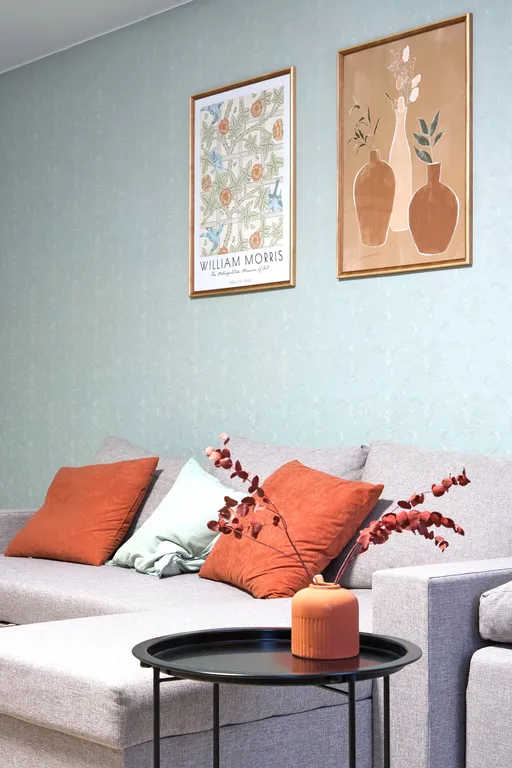 Дом Под Покровом на тихой улице с видом на монастырь