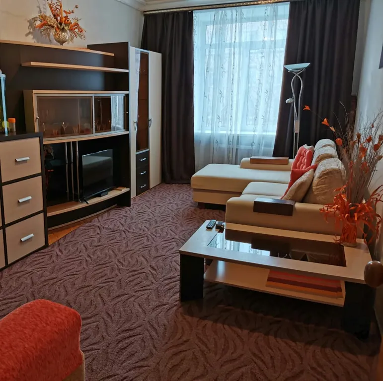 Уютная 2-х комнатная квартира с красивым видом на центральную площадь