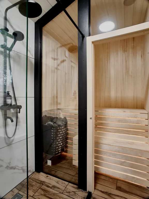 Коттедж Новый дом с сауной и детской/спортивной площадкой — Капорки