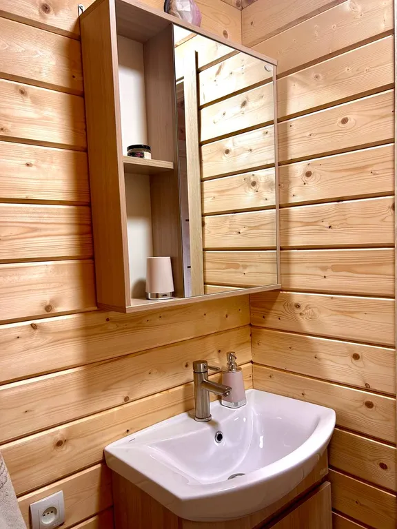 Уютный уголок у леса