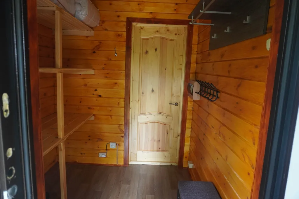 Домик на горке с баней