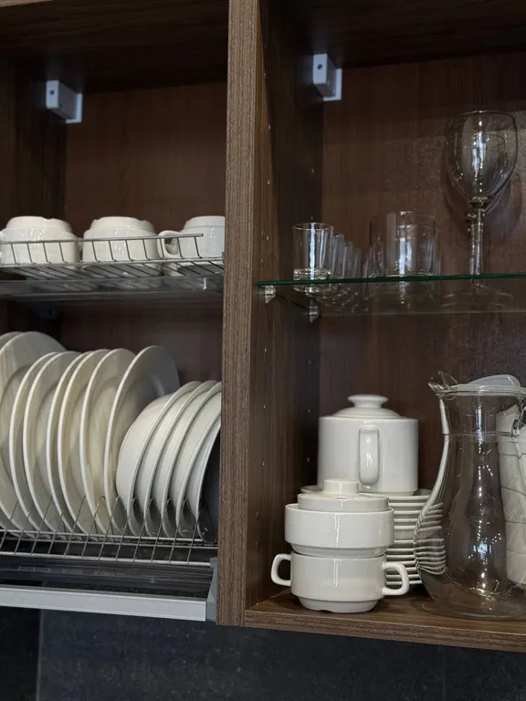 Апартаменты на Солнечной Долине с видом на пруд, горы, долину