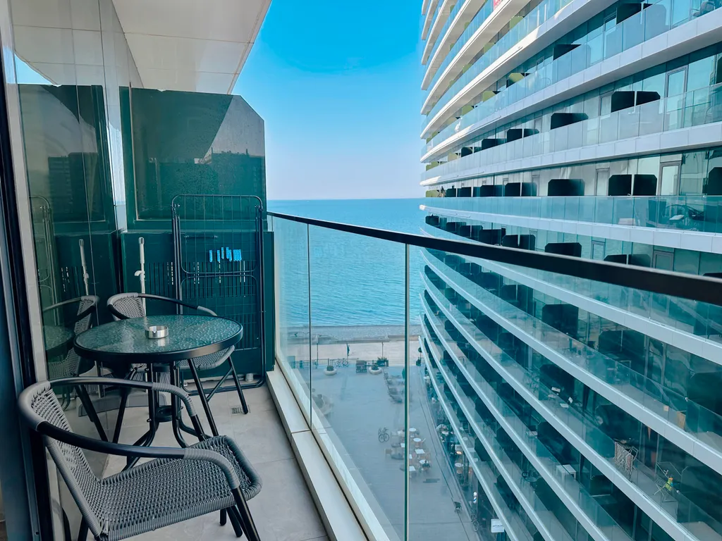 Апартаменты с отдельной спальней на берегу моря