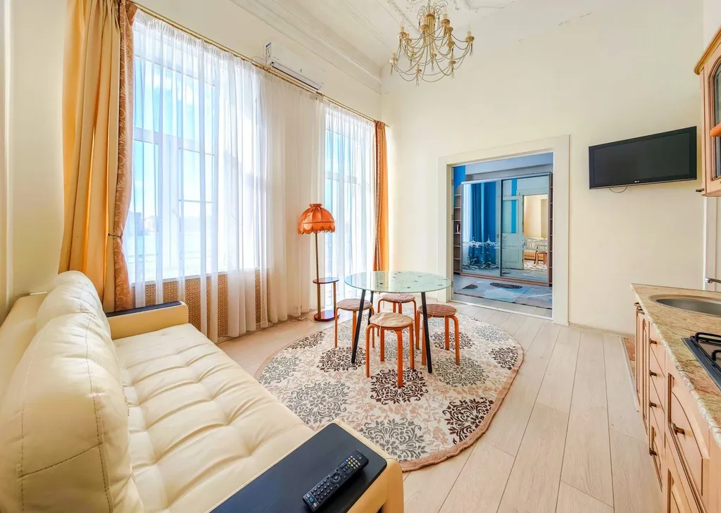 Квартира 2-комнатная квартира с балконом и панорамным видом на центральную акваторию Невы — Санкт-Петербург