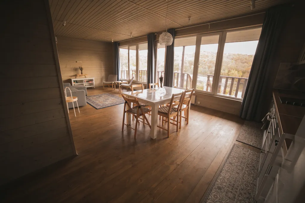 Сканди-дом с видом на озеро и лес