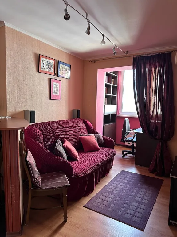 Двухкомнатная квартира с залом и видом на горы