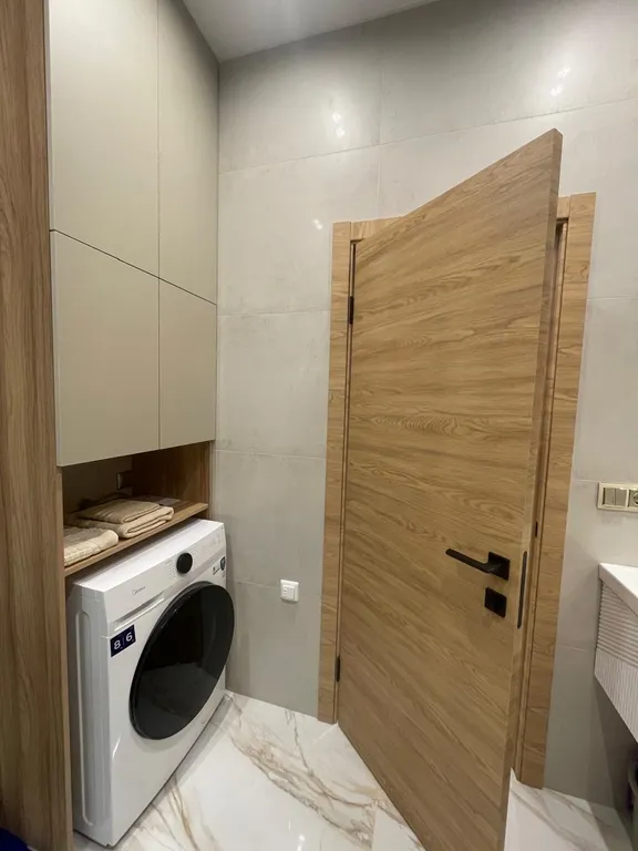 Просторная новая квартира с дизайнерским ремонтом и восхитительным пан