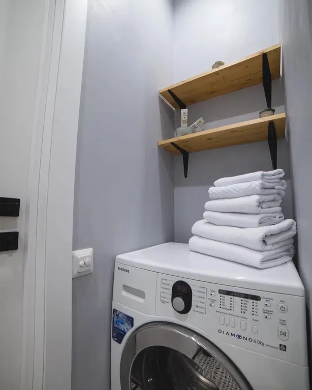 Желтая студия с панорамным видом на город и Двину