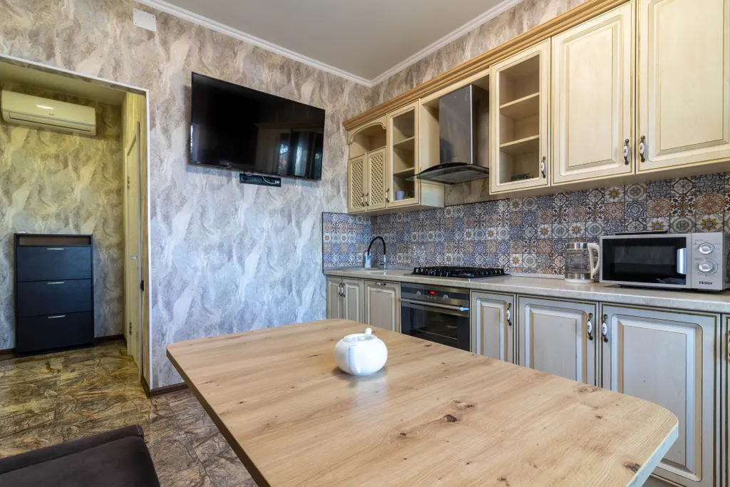 Апартаменты 2 в частном доме с тёплым бассейном у моря