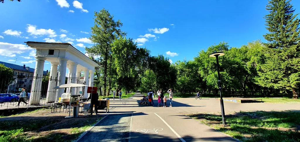 Просторная квартира в центре у парка Изумрудный и площади Октября