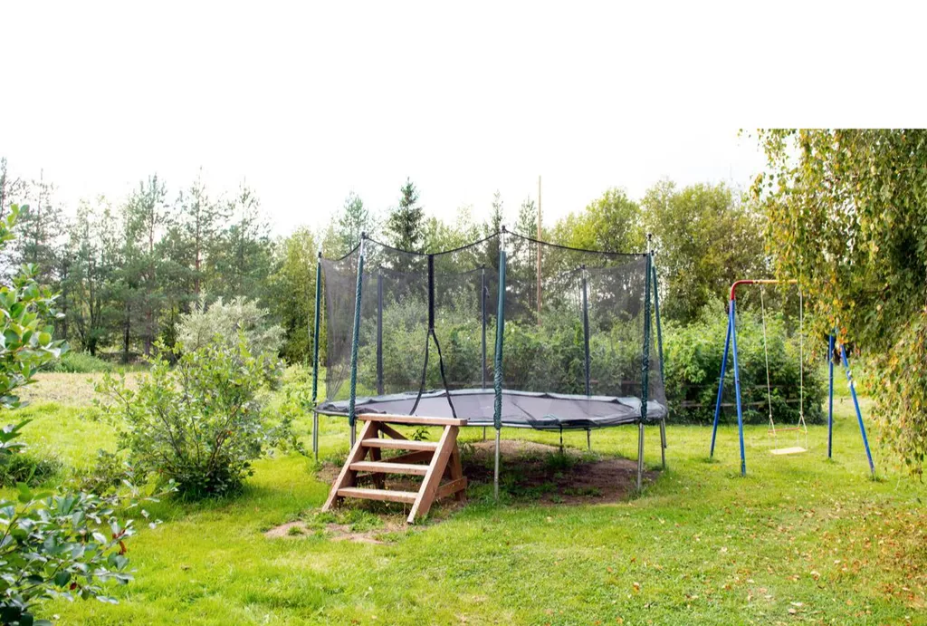 Домик на берегу реки