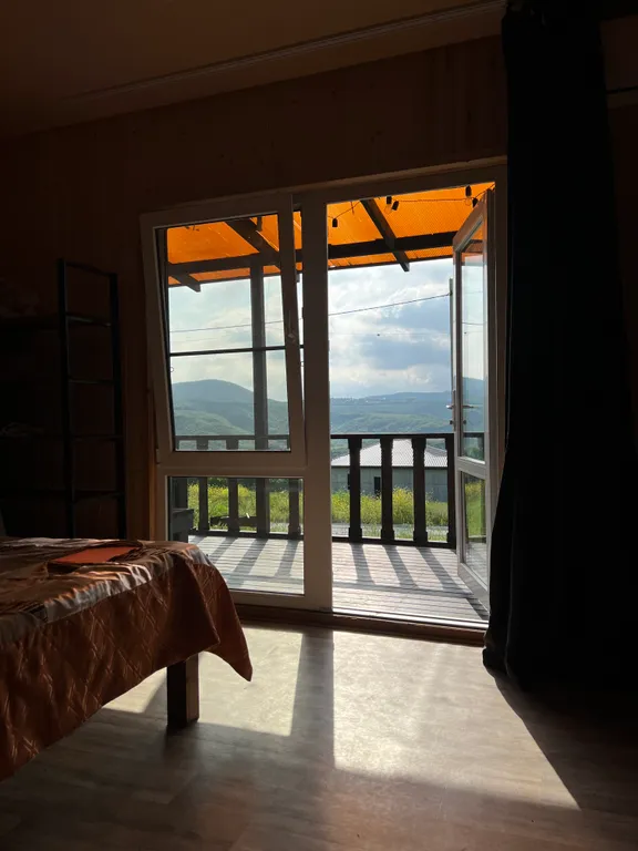 Дом с видом на гору Колдун