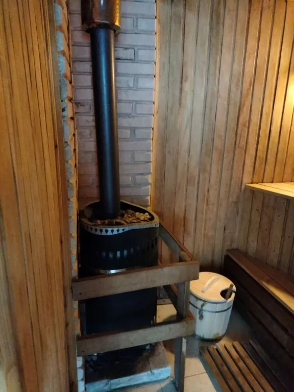 Уютный дом для большой семьи или компании в окружение сада