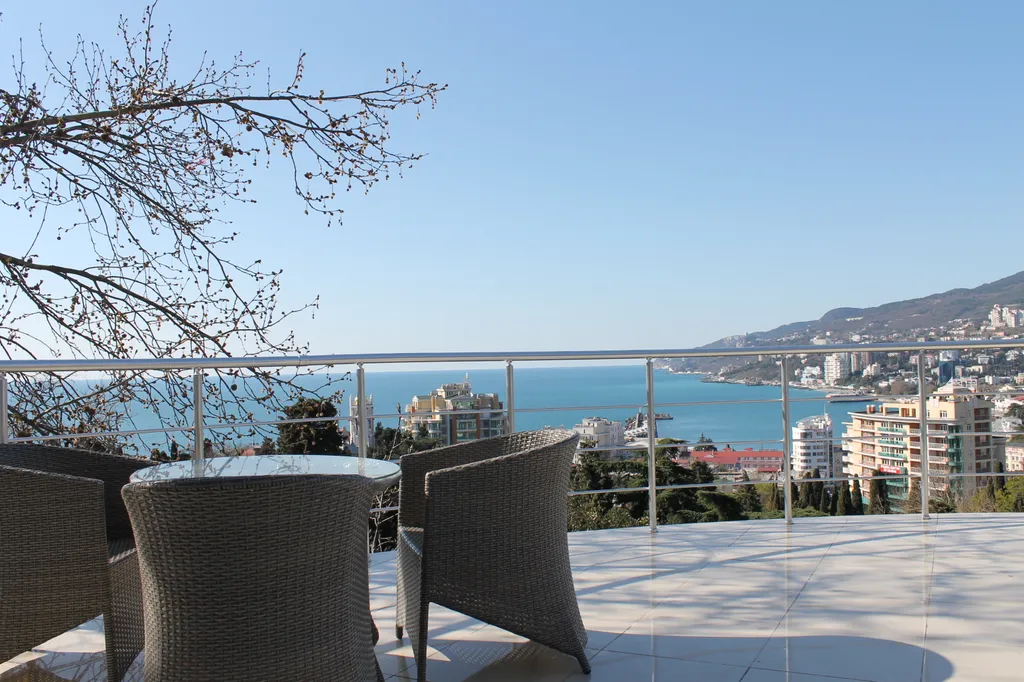 Коттедж Квартира с большой панорамной террасой на море — аренда посуточно в Ялта