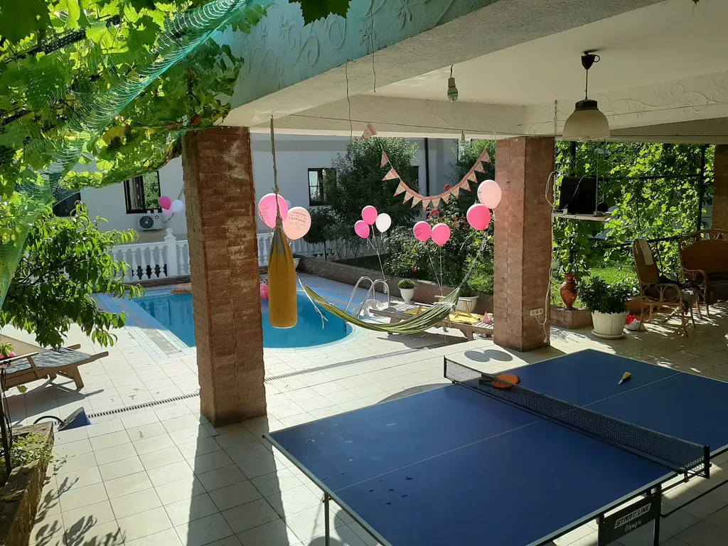 Дом с бассейном недалеко от моря