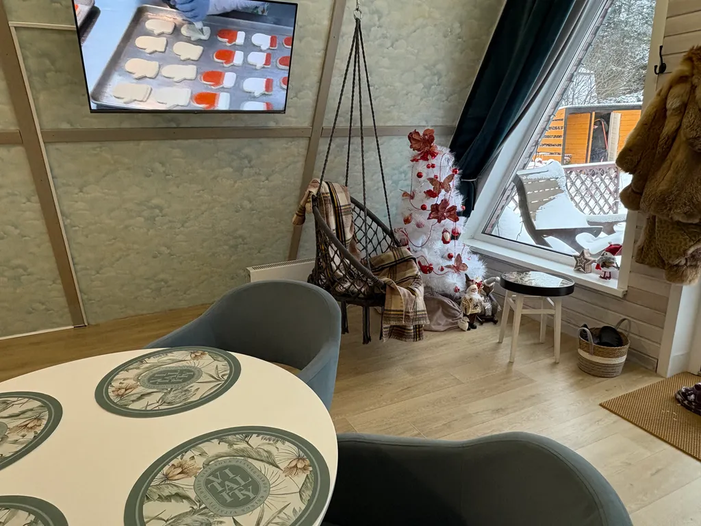 Сказочный А-фрейм с отдельной баней из липы в заповедном лесу