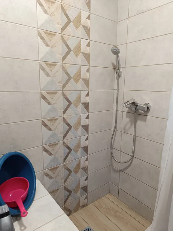 Домик для двоих, утопающий в зелени