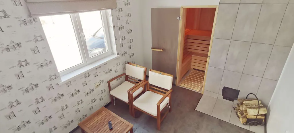 Дом с бассейном и баней