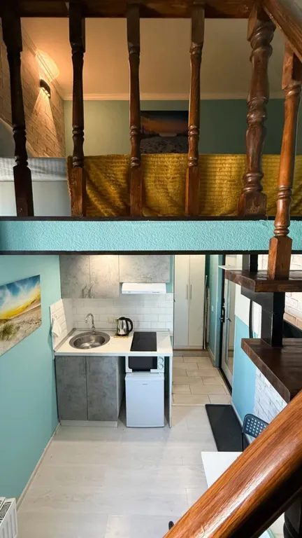 Стильная двухуровневая студия