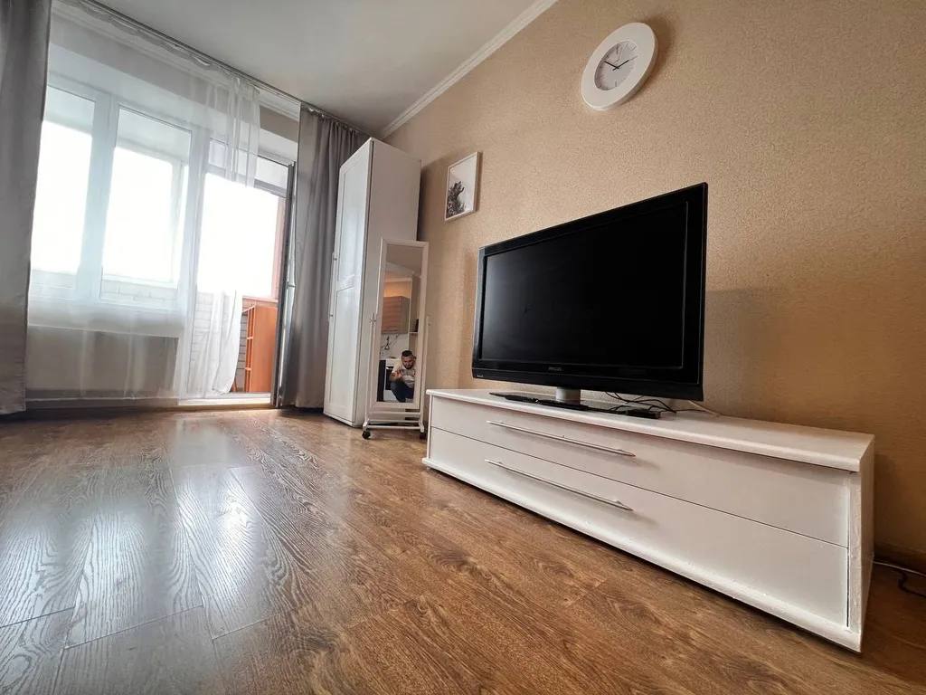 Квартира Уютная светлая студия, центр, ТЦ Вояж, парковка, кафе, аквапарк источник — Тюмень