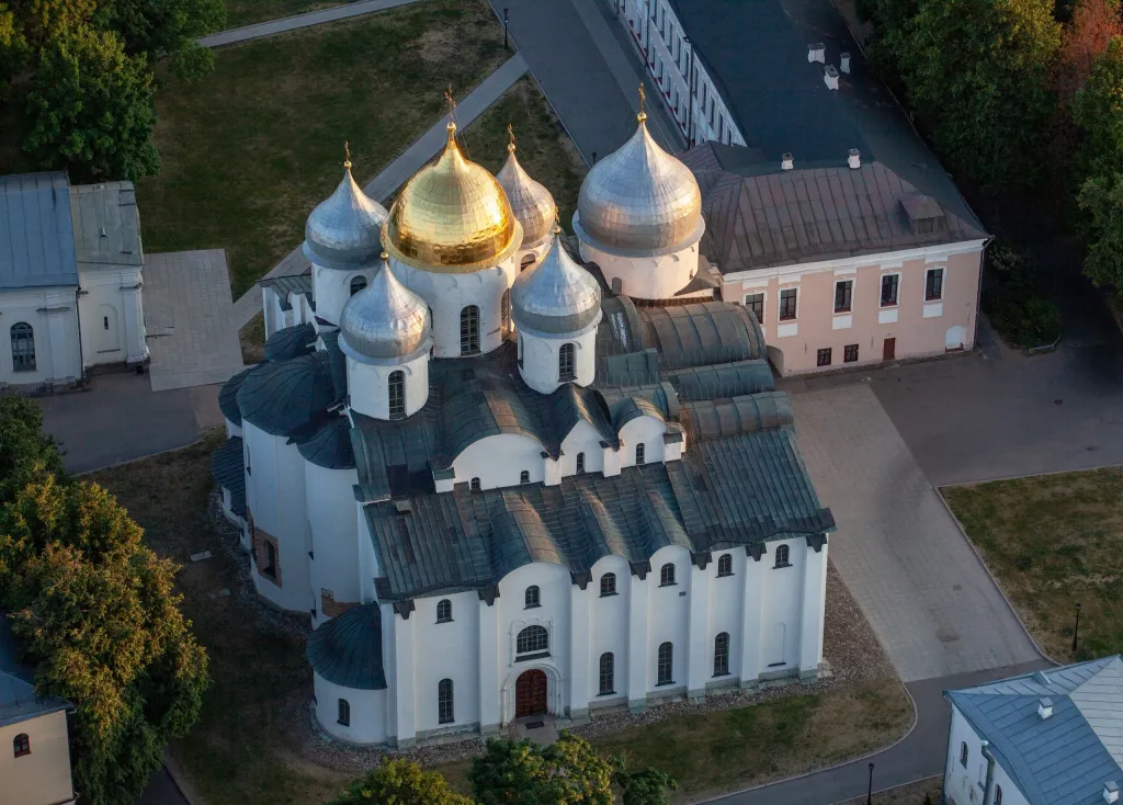 Студия на берегу реки