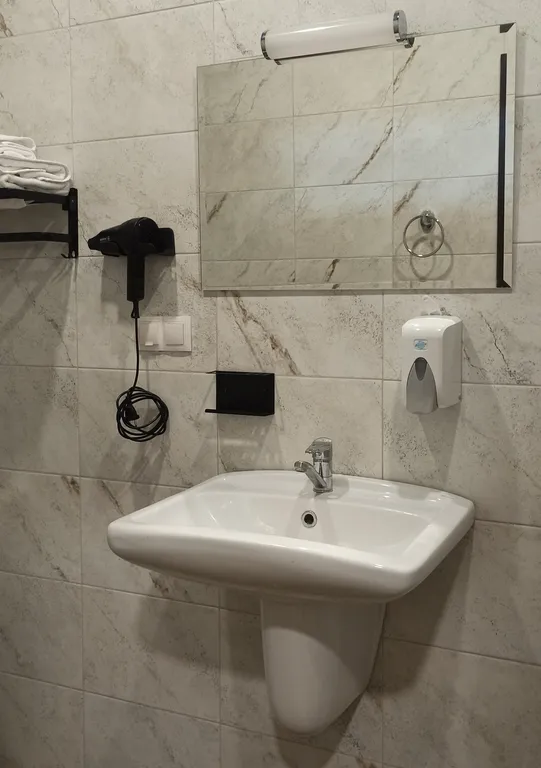 Двухместный номер с двуспальной кроватью и диваном