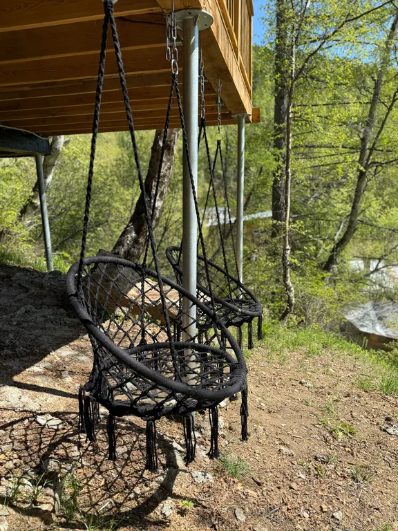 Домик на холме с видом на Байкал