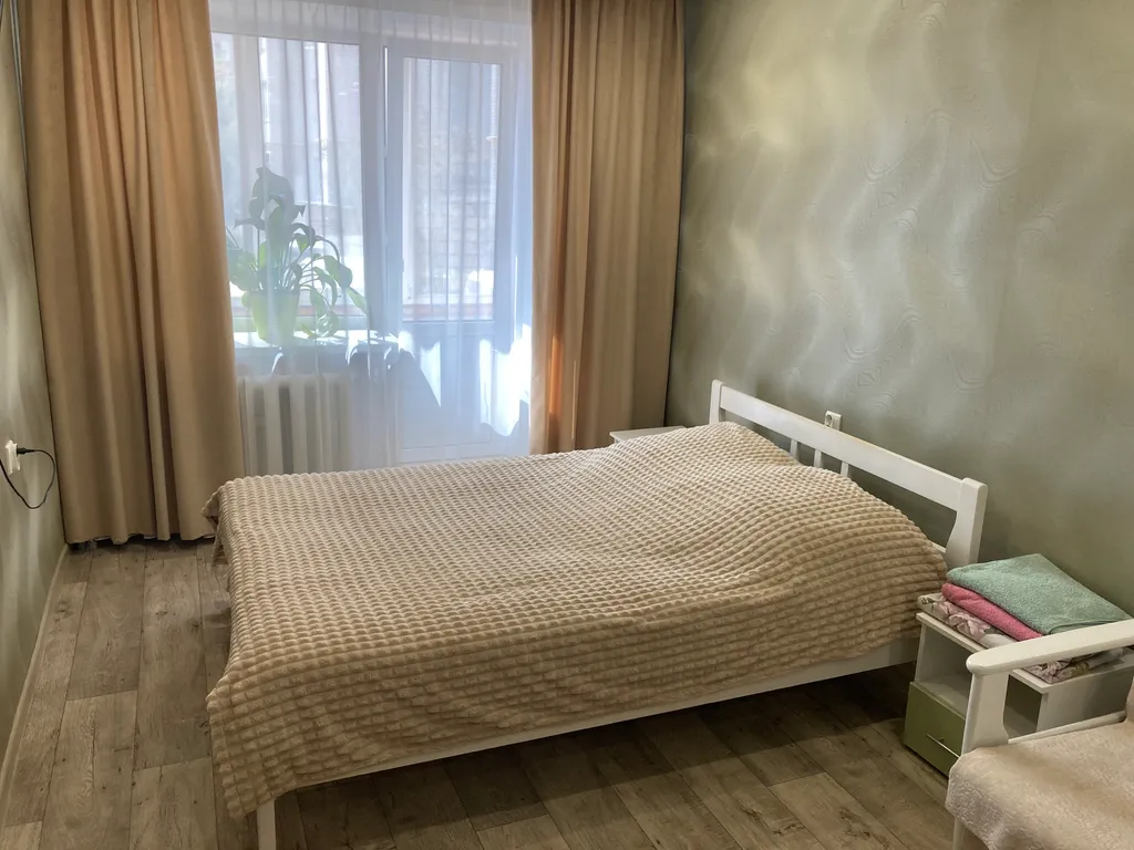 Квартира Уютная студия на первом этаже — аренда посуточно в Боровичи