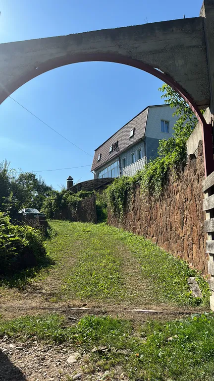 Тихий и уютный дом с террасой с видом на горы