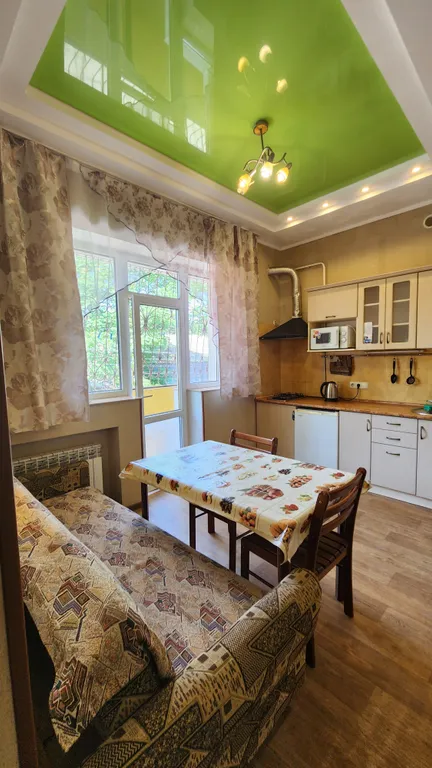 Квартира с удобным положением возле супермаркета Фрэш