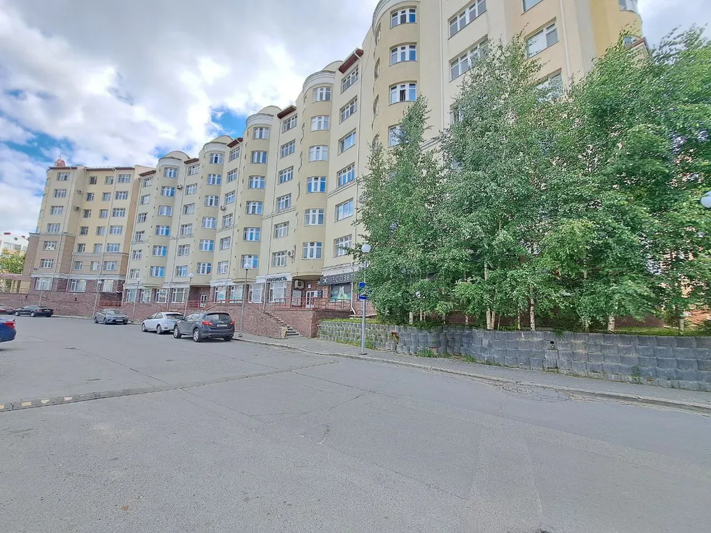 Студия на центральной площади, больница